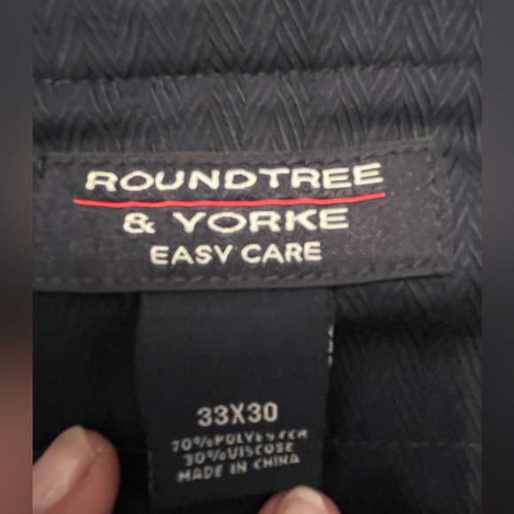 Men’s Roundtree & Yorke Easy Care Dress Pants Size 34x30 Tan Pleated, Cuffed Hem - Picture 7 of 7